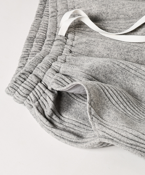 EDIFICE（エディフィス）の「E. TanC(タンク) PLEATS SWEAT パンツ（スウェットパンツ・メンズ・グレー・MEDIUM/LARGE）」の5枚目の写真