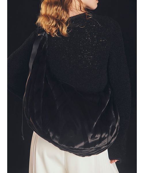 NIKE(ナイキ)の「【NIKE】FX FUR SLOUCHY BAG(ハンドバッグ・レディース・ブラック・F)」の2枚目の写真