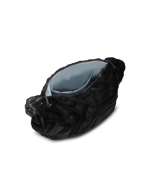 NIKE(ナイキ)の「【NIKE】FX FUR SLOUCHY BAG(ハンドバッグ・レディース・ブラック・F)」の5枚目の写真