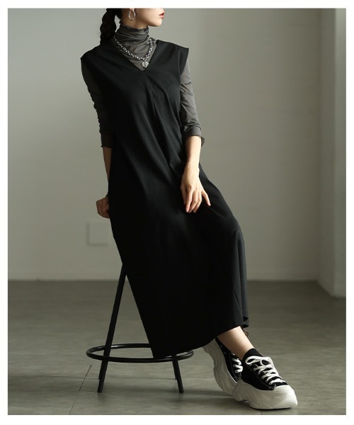 Sawa a la mode(サワアラモード)の「ショルダーラインVネックワンピース(ワンピース・レディース・ブラック/ダークブラウン・FREE)」の20枚目の写真