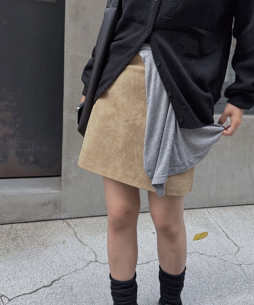 nananamoe(ナナナモエ)の「suede mini skirt(スカート・レディース・ベージュ・S/M)」の1枚目の写真