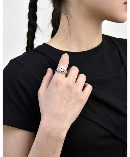 NONENON(ノンノン)の「BLACK SMILE RNG(リング・レディース・その他・SMALL/MEDIUM/LARGE)」の5枚目の写真