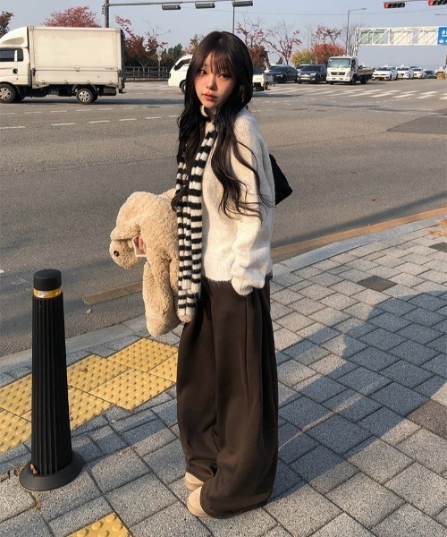 anyonemore（エニワンモア）の「裏起毛サイドタックウエストゴムバックポケットワイドパンツ（スウェットパンツ・レディース・グレー/ブラウン/ブラック・FREE）」の8枚目の写真