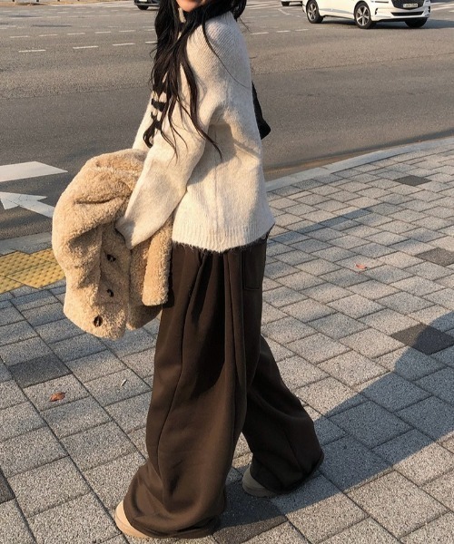 anyonemore（エニワンモア）の「裏起毛サイドタックウエストゴムバックポケットワイドパンツ（スウェットパンツ・レディース・グレー/ブラウン/ブラック・FREE）」の7枚目の写真