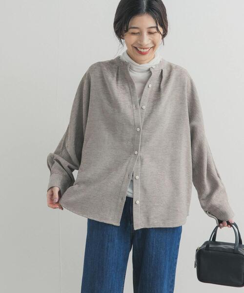 URBAN RESEARCH DOORS(アーバンリサーチドアーズ)の「ドルマンバンドカラーシャツ(シャツ/ブラウス・レディース・ベージュ/チャコールグレー・FREE)」の4枚目の写真