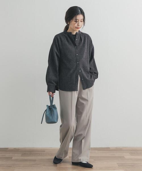 URBAN RESEARCH DOORS(アーバンリサーチドアーズ)の「ドルマンバンドカラーシャツ(シャツ/ブラウス・レディース・ベージュ/チャコールグレー・FREE)」の20枚目の写真