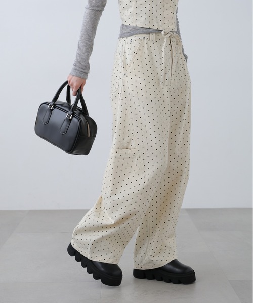 FREE'S MART（フリーズマート）の「◆サイドポケットコクーンデニムパンツ（デニムパンツ・レディース・ワンウォッシュ/ブルー系その他/ホワイト系その他/ホワイト系その他2・MEDIUM/SMALL）」の7枚目の写真