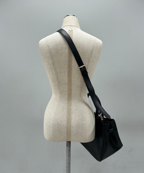 PUAL CE CIN(ピュアルセシン)の「ベルトデザイン2WAYバッグ(トートバッグ・レディース・ブラック・FREE)」の3枚目の写真