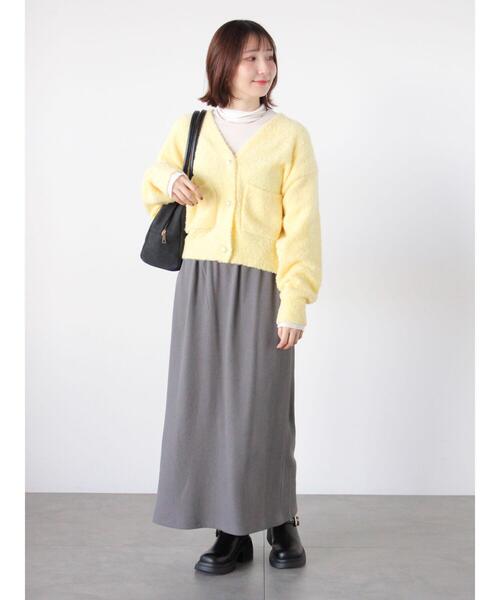 Te chichi TERRASSE（テチチテラス）の「ブークレパール釦Vネックカーディガン（カーディガン/ボレロ・レディース・イエロー/ブルー/オフホワイト/チャコールグレー・F）」の6枚目の写真