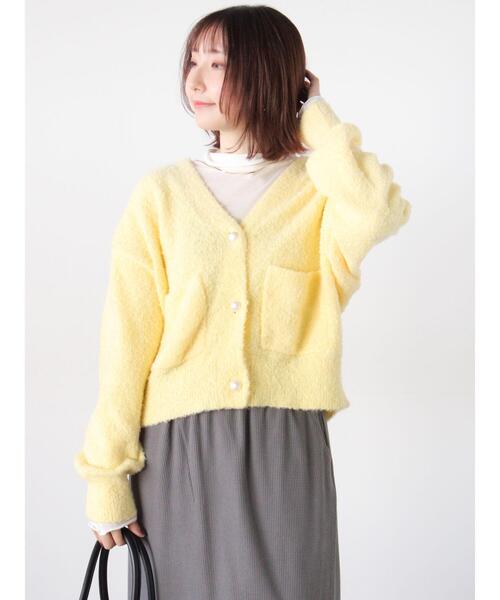 Te chichi TERRASSE（テチチテラス）の「ブークレパール釦Vネックカーディガン（カーディガン/ボレロ・レディース・イエロー/ブルー/オフホワイト/チャコールグレー・F）」の7枚目の写真