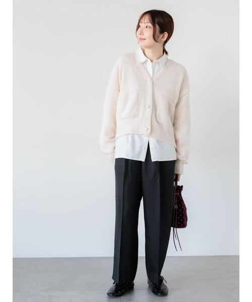 Te chichi TERRASSE（テチチテラス）の「ブークレパール釦Vネックカーディガン（カーディガン/ボレロ・レディース・イエロー/ブルー/オフホワイト/チャコールグレー・F）」の8枚目の写真