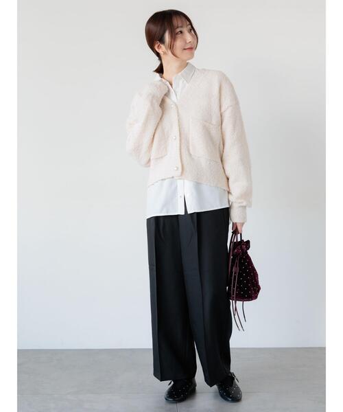 Te chichi TERRASSE（テチチテラス）の「ブークレパール釦Vネックカーディガン（カーディガン/ボレロ・レディース・イエロー/ブルー/オフホワイト/チャコールグレー・F）」の9枚目の写真