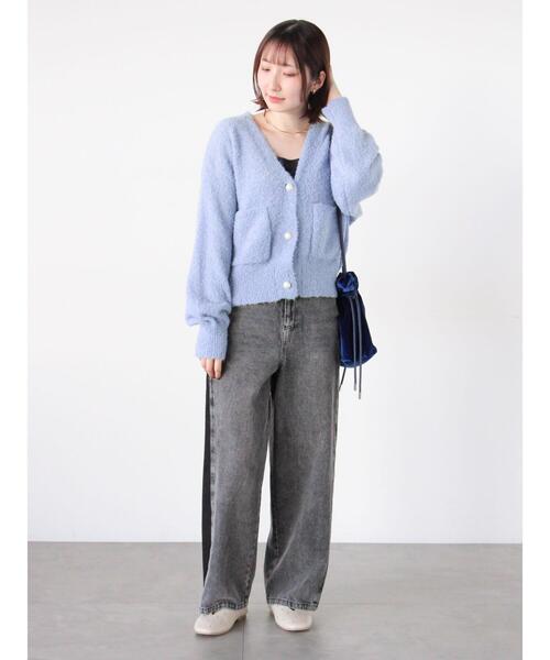 Te chichi TERRASSE（テチチテラス）の「ブークレパール釦Vネックカーディガン（カーディガン/ボレロ・レディース・イエロー/ブルー/オフホワイト/チャコールグレー・F）」の14枚目の写真