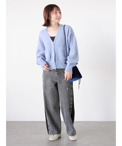 Te chichi TERRASSE（テチチテラス）の「ブークレパール釦Vネックカーディガン（カーディガン/ボレロ・レディース・イエロー/ブルー/オフホワイト/チャコールグレー・F）」の15枚目の写真