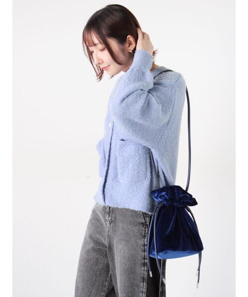 Te chichi TERRASSE（テチチテラス）の「ブークレパール釦Vネックカーディガン（カーディガン/ボレロ・レディース・イエロー/ブルー/オフホワイト/チャコールグレー・F）」の16枚目の写真