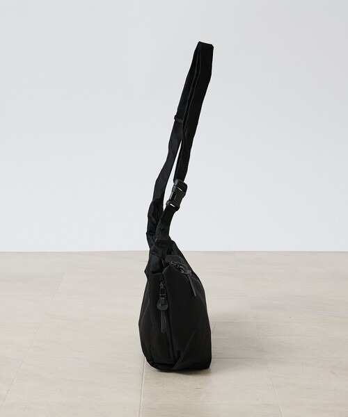 ABAHOUSE(アバハウス)の「【DsBk / ディーエスビーケー】 REGISTER SLING COMPACT /スリングバッグ /ユニセックス 【WEB限定】(バックパック/リュック・メンズ・グレー/ブラック/カーキ/ネイビー・フリー)」の6枚目の写真