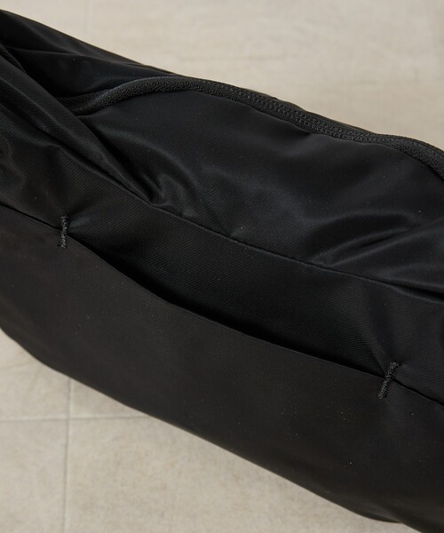 ABAHOUSE(アバハウス)の「【DsBk / ディーエスビーケー】 REGISTER SLING COMPACT /スリングバッグ /ユニセックス 【WEB限定】(バックパック/リュック・メンズ・グレー/ブラック/カーキ/ネイビー・フリー)」の8枚目の写真
