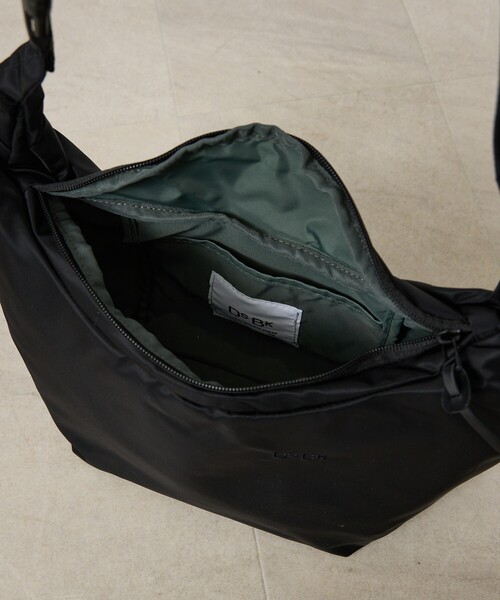 ABAHOUSE(アバハウス)の「【DsBk / ディーエスビーケー】 REGISTER SLING COMPACT /スリングバッグ /ユニセックス 【WEB限定】(バックパック/リュック・メンズ・グレー/ブラック/カーキ/ネイビー・フリー)」の9枚目の写真