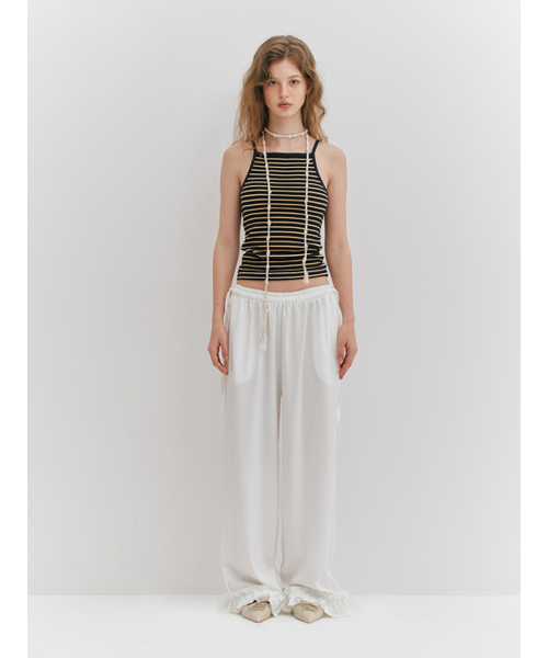 MEENDERI（ミーンデリ）の「RUFFLE SHIRRING WIDE PANTS - WHITE（その他パンツ・レディース・その他・ONE SIZE）」の3枚目の写真
