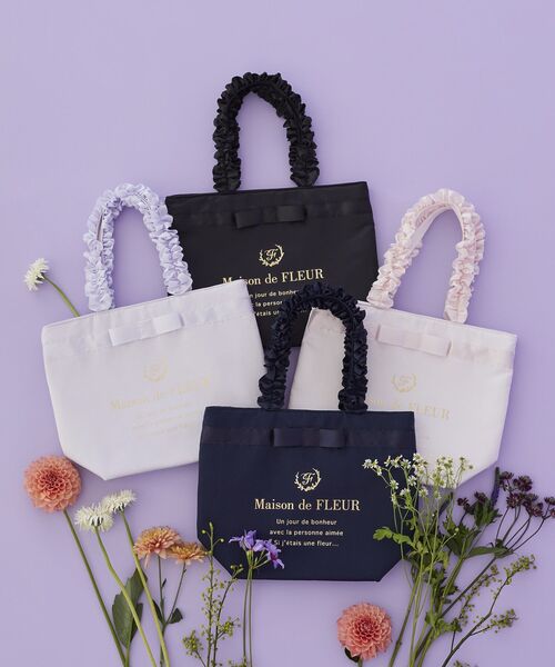 Maison de FLEUR(メゾンドフルール)の「ブランドロゴフリルハンドルトートMバッグ(トートバッグ・レディース・ラベンダー/ネイビー/ブラック/ピンク・FREE)」の6枚目の写真