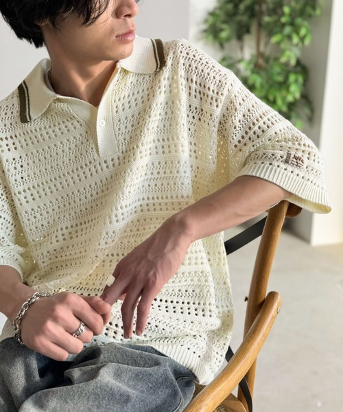 Java(ジャバ)の「《JaVaジャバコラボ》レトロ〝っぽい〟がちょうどいい。メッシュ編地柄 スキッパー襟 ニットポロシャツ(半袖)(ポロシャツ・メンズ・テラコッタ/チャコールグレー/アイボリー・LARGE/MEDIUM/SMALL)」の9枚目の写真