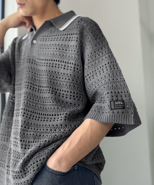 Java(ジャバ)の「《JaVaジャバコラボ》レトロ〝っぽい〟がちょうどいい。メッシュ編地柄 スキッパー襟 ニットポロシャツ(半袖)(ポロシャツ・メンズ・テラコッタ/チャコールグレー/アイボリー・LARGE/MEDIUM/SMALL)」の7枚目の写真