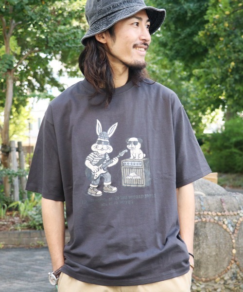 KRIFF MAYER（クリフメイヤー）の「【綿100％】クリフラビット半袖Tシャツ(ギター)（Tシャツ/カットソー・メンズ・オフホワイト/チャコール/パープル/ベージュ・LARGE/MEDIUM/X-LARGE）」の2枚目の写真