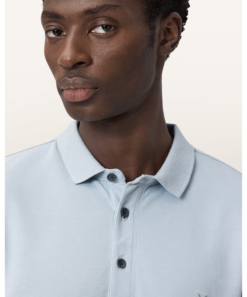 ALLSAINTS（オールセインツ）の「REFORM SHORT SLEEVE POLO SHIRT | REFORM 半袖 ポロシャツ（ポロシャツ・メンズ・ブルー系その他・M/L/S）」の2枚目の写真