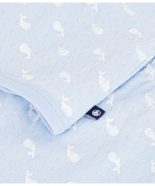 PETIT BATEAU(プチバトー)の「クジラプリント ベビー2点セット(カーディガン/ボレロ・キッズ・ホワイト×ブルー・6MONTH/12MONTH/18MONTH)」の4枚目の写真