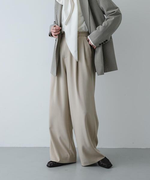 SENSE OF PLACE by URBAN RESEARCH(センスオブプレイスバイアーバンリサーチ)の「『イージーケア/速乾/UVカット/接触冷感』ツータックルーズスラックス(スラックス・レディース・グレー/ブラック/ベージュ・LARGE/MEDIUM/SMALL)」の3枚目の写真