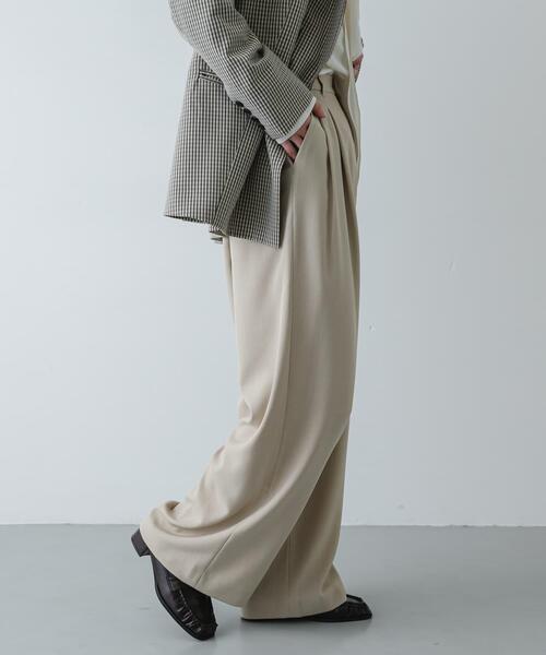 SENSE OF PLACE by URBAN RESEARCH(センスオブプレイスバイアーバンリサーチ)の「『イージーケア/速乾/UVカット/接触冷感』ツータックルーズスラックス(スラックス・レディース・グレー/ブラック/ベージュ・LARGE/MEDIUM/SMALL)」の5枚目の写真