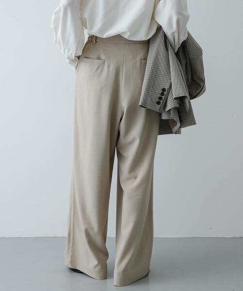 SENSE OF PLACE by URBAN RESEARCH(センスオブプレイスバイアーバンリサーチ)の「『イージーケア/速乾/UVカット/接触冷感』ツータックルーズスラックス(スラックス・レディース・グレー/ブラック/ベージュ・LARGE/MEDIUM/SMALL)」の9枚目の写真