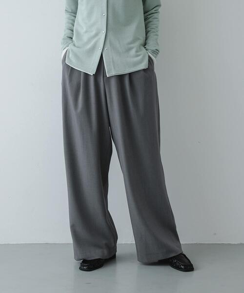 SENSE OF PLACE by URBAN RESEARCH(センスオブプレイスバイアーバンリサーチ)の「『イージーケア/速乾/UVカット/接触冷感』ツータックルーズスラックス(スラックス・レディース・グレー/ブラック/ベージュ・LARGE/MEDIUM/SMALL)」の21枚目の写真