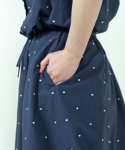 PAR ICI(パーリッシィ)の「DOT刺繍 切り替えギャザースカート(セットアップ対応)(スカート・レディース・ネイビー/アイボリー・FREE)」の8枚目の写真