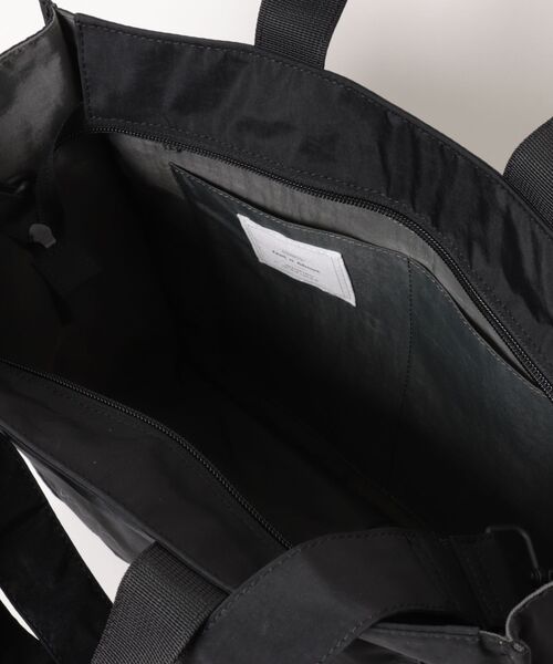 Out n About(アウトナバウト)の「キャリーオントートバッグ【Tough/タフ】M(トートバッグ・レディース・ブラック/パープル/ピンク/カーキ系1・FREE)」の7枚目の写真