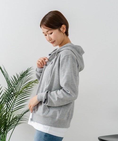 U.S. POLO ASSN.(ユーエスポロアッスン)の「【U.S. POLO ASSN./ユーエスポロアッスン】【もっちり高見えダンボールニット】フルジップパーカー クッション素材 軽量・タフ(パーカー・レディース・ベージュ/杢グレー/チャコールグレー・LARGE/MEDIUM)」の19枚目の写真