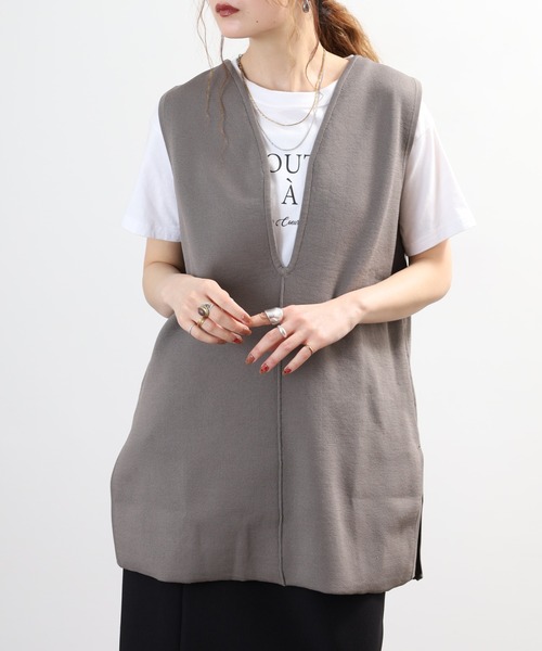 FUNALIVE(ファンアライブ)の「comoely closet 揺れる深Vニットジレ(その他トップス・レディース・ブラック/ブラウン・S-M/L-XL)」の2枚目の写真