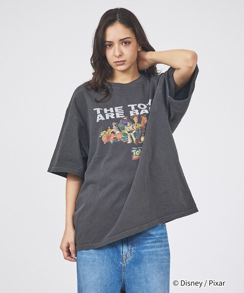 SCREEN STARS(スクリーンスターズ)の「【TOY STORY×SCREEN STARS / トイ・ストーリー×スクリーンスターズ】THE TOYS ARE BACK T半袖Tシャツ / ユニセックス(Tシャツ/カットソー・メンズ・ブラック系その他/ホワイト系その他・M/L)」の2枚目の写真