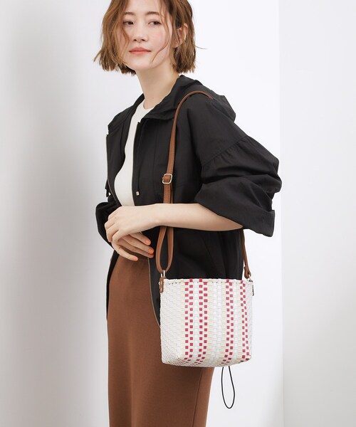 grove(グローブ)の「メルカド巾着ショルダー(ショルダーバッグ・レディース・ブラック/ダークブラウン/レッド系・00)」の14枚目の写真
