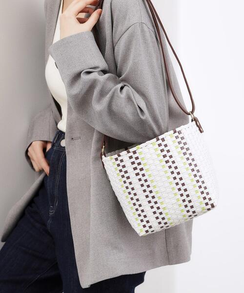 grove(グローブ)の「メルカド巾着ショルダー(ショルダーバッグ・レディース・ブラック/ダークブラウン/レッド系・00)」の4枚目の写真