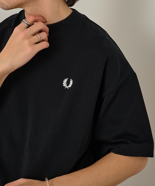 FRED PERRY(フレッドペリー)の「【FRED PERRY】OVERSIZED TSHIRT M3481/オーバーサイズ Tシャツ(Tシャツ/カットソー・メンズ・ブラック/ブラウン/ホワイト・M/S/L)」の7枚目の写真
