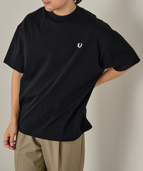 FRED PERRY(フレッドペリー)の「【FRED PERRY】OVERSIZED TSHIRT M3481/オーバーサイズ Tシャツ(Tシャツ/カットソー・メンズ・ブラック/ブラウン/ホワイト・M/S/L)」の4枚目の写真