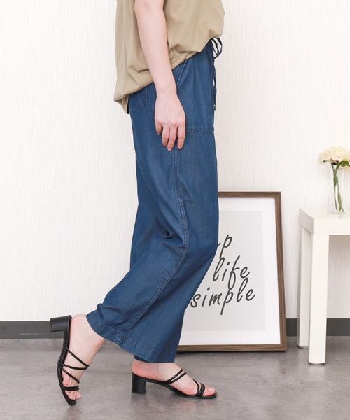 libelle more（リベル モア）の「とろみテンセルデニムベイカーパンツ／イージーパンツ（その他パンツ・レディース・ライトブルー/ブルー/ネイビー・L/M）」の10枚目の写真