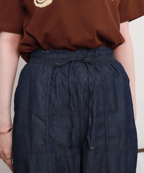 libelle more（リベル モア）の「とろみテンセルデニムベイカーパンツ／イージーパンツ（その他パンツ・レディース・ライトブルー/ブルー/ネイビー・L/M）」の20枚目の写真