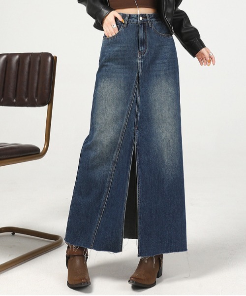 &soiree(アンドソワレ)の「フロントスリットタイトデニムスカート(スカート・レディース・インディゴブルー・X-LARGE/LARGE/MEDIUM/SMALL/X-SMALL)」の3枚目の写真