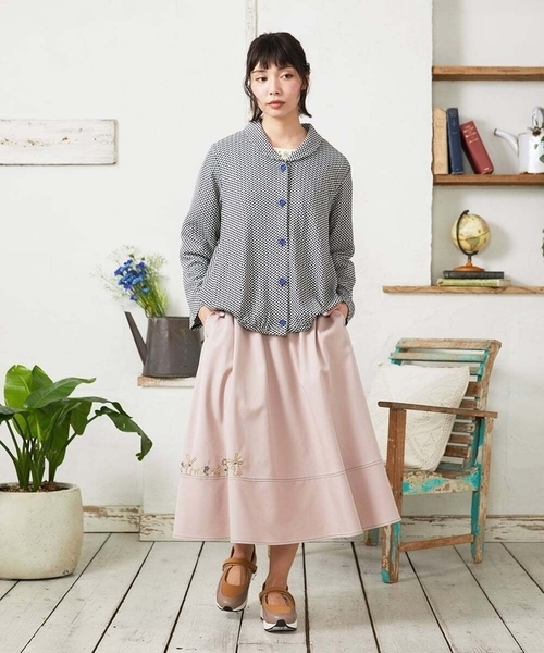 Jocomomola（ホコモモラ）の「Facil 刺繍入りツイルフレアスカート（スカート・レディース・チャコールグレー/ライトピンク・40）」の13枚目の写真