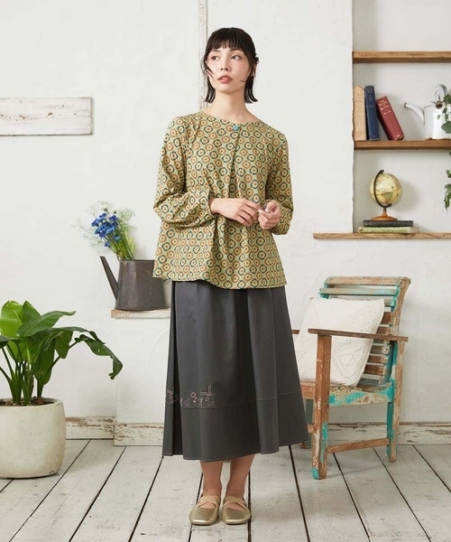 Jocomomola（ホコモモラ）の「Facil 刺繍入りツイルフレアスカート（スカート・レディース・チャコールグレー/ライトピンク・40）」の16枚目の写真