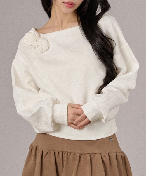 apres jour mignon(アプレジュールミニョン)の「バラモチーフトップス(スウェット・レディース・ブラック/モカ/オフホワイト・LARGE/フリー)」の2枚目の写真