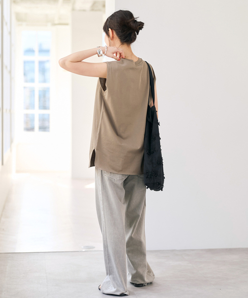 Spick & Span(スピックアンドスパン)の「汗染み防止ファインコットンノースリTシャツ(Tシャツ/カットソー・レディース・ベージュ/ホワイト/ライトグレー/ブラック・FREE)」の6枚目の写真