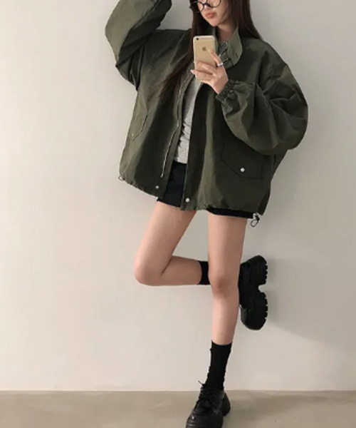 VIVID LADY(ビビッドレディー)の「ハイネック ジップアップ ブルゾン(ブルゾン・レディース・カーキ/ブラック/ライトベージュ・FREE)」の17枚目の写真